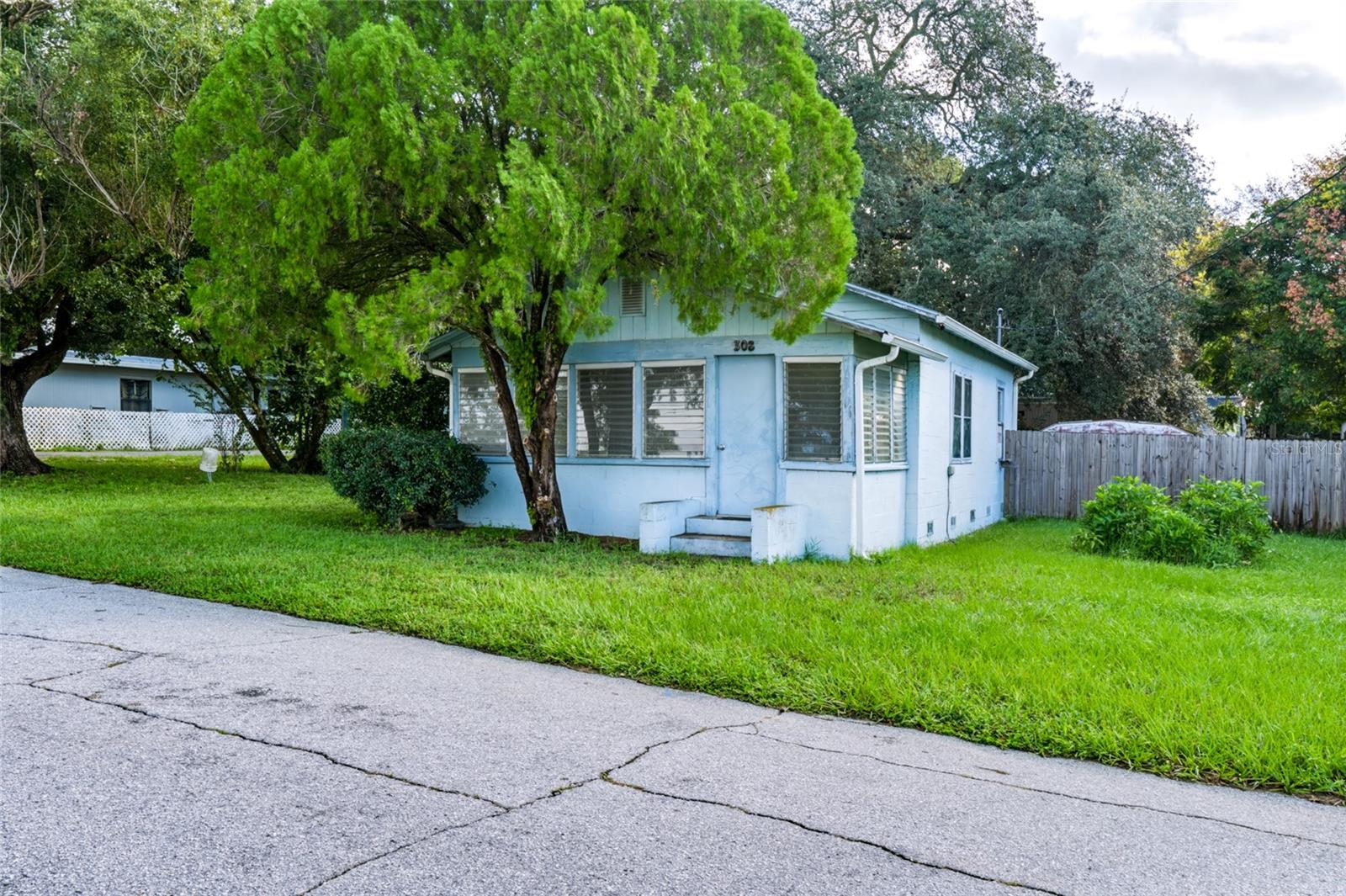Photo of 308 S GALENA AVENUE MINNEOLA FL 34715