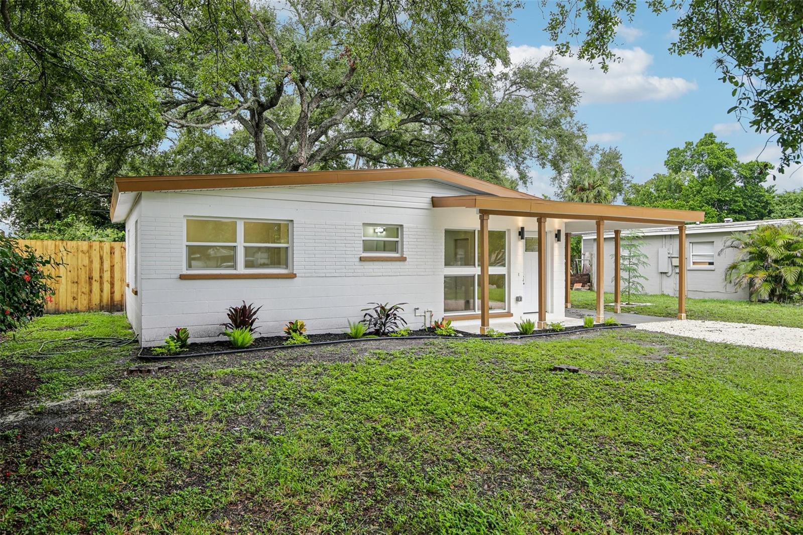 Photo of 334 E CORNELIUS CIRCLE SARASOTA FL 34232