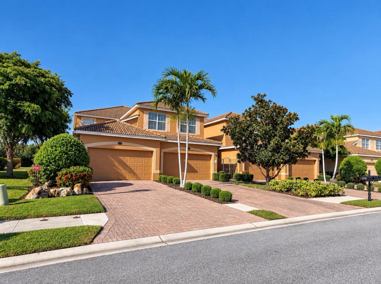 Photo of 310 WINDING BROOK LANE #102 BRADENTON FL 34212