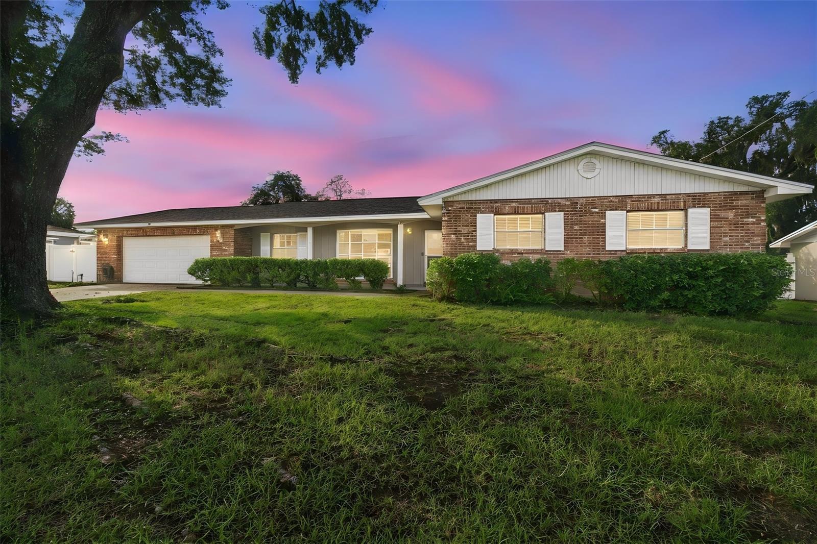 Photo of 105 ASHBROOK DRIVE BRANDON FL 33511