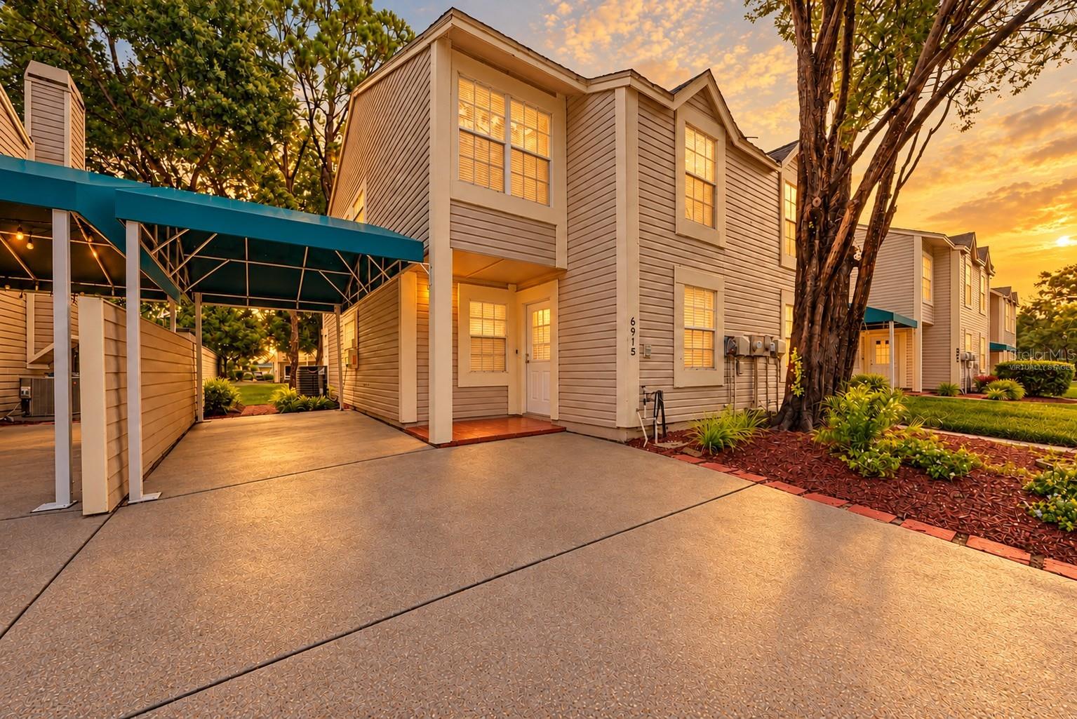 Photo of 6915 LAKEVIEW COURT TAMPA FL 33634