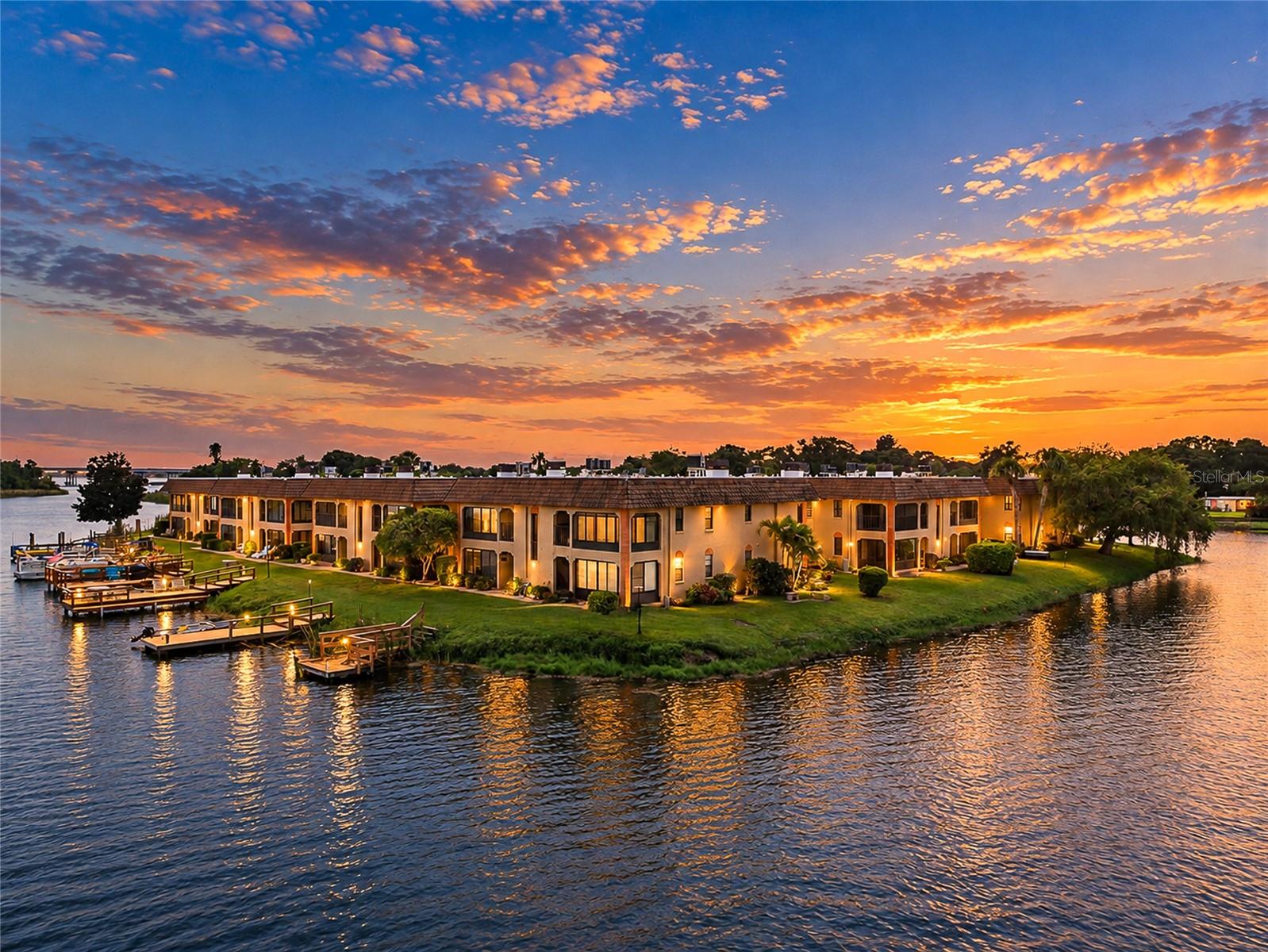 Photo of 10142 SEMINOLE ISLAND DRIVE LARGO FL 33773