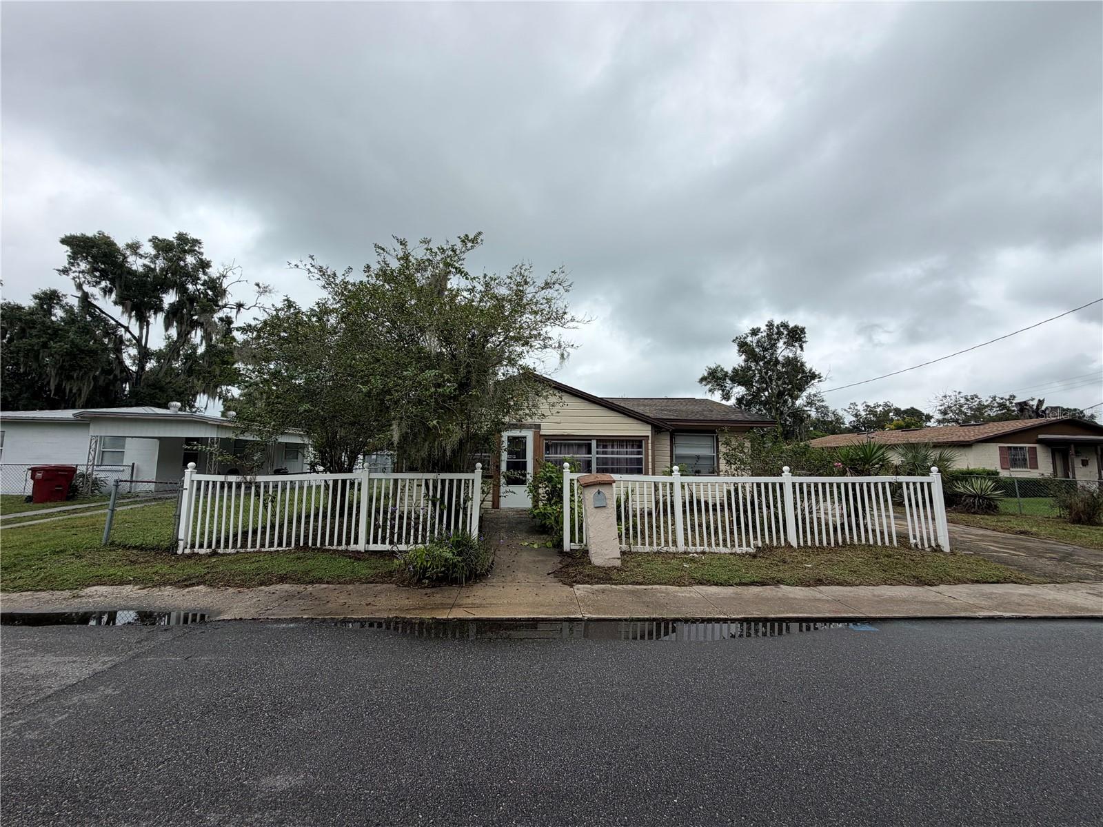 Photo of 1104 E WARREN STREET PLANT CITY FL 33563