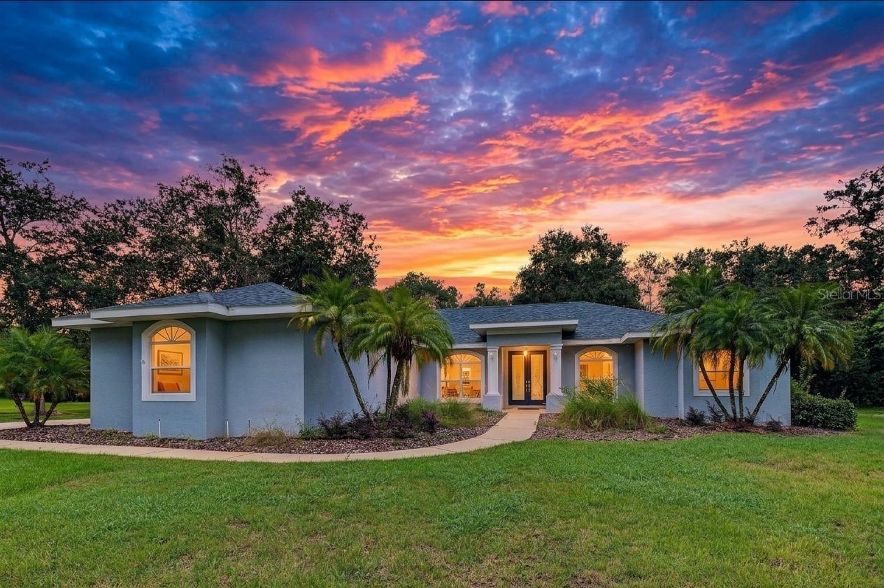 Photo of 915 LAKE THOMAS LANE LUTZ FL 33548