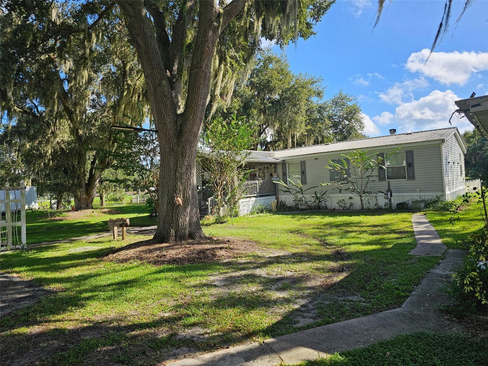 Photo of 3348 N MARINA PARKWAY LAKE WALES FL 33898
