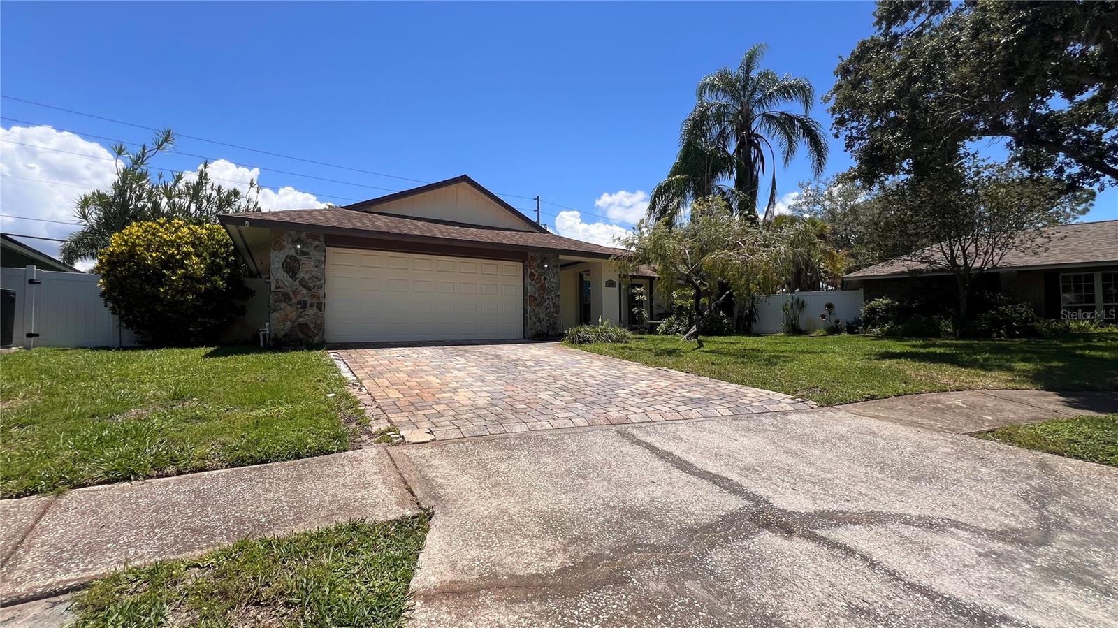 Photo of 10007 LINDEN PLACE DRIVE SEMINOLE FL 33776
