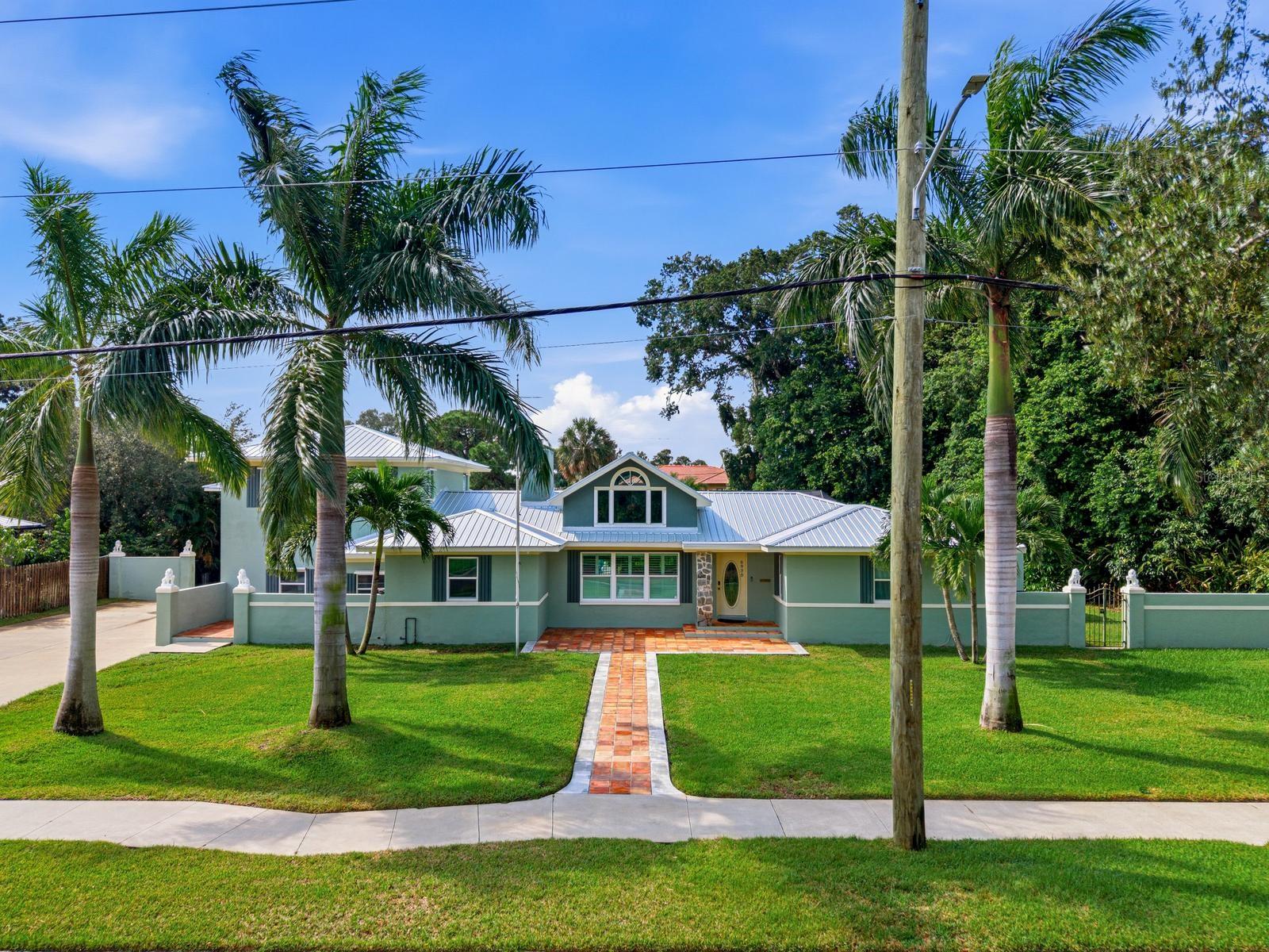 Photo of 6930 BOUGAINVILLA AVENUE ST PETERSBURG FL 33707