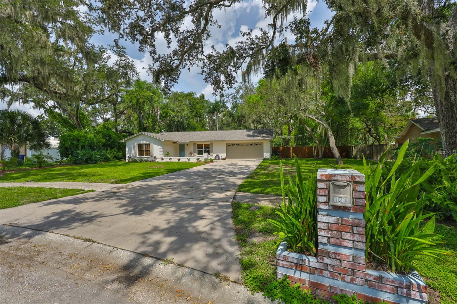 Photo of 121 WINDY CIRCLE BRANDON FL 33511