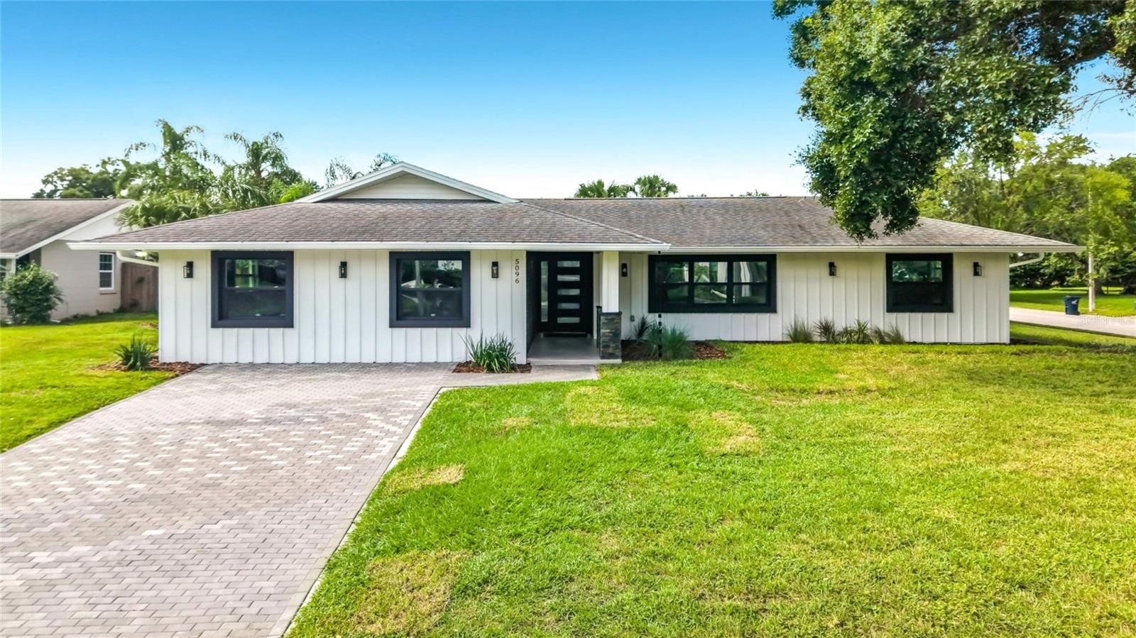 Photo of 5096 THE OAKS CIRCLE ORLANDO FL 32809