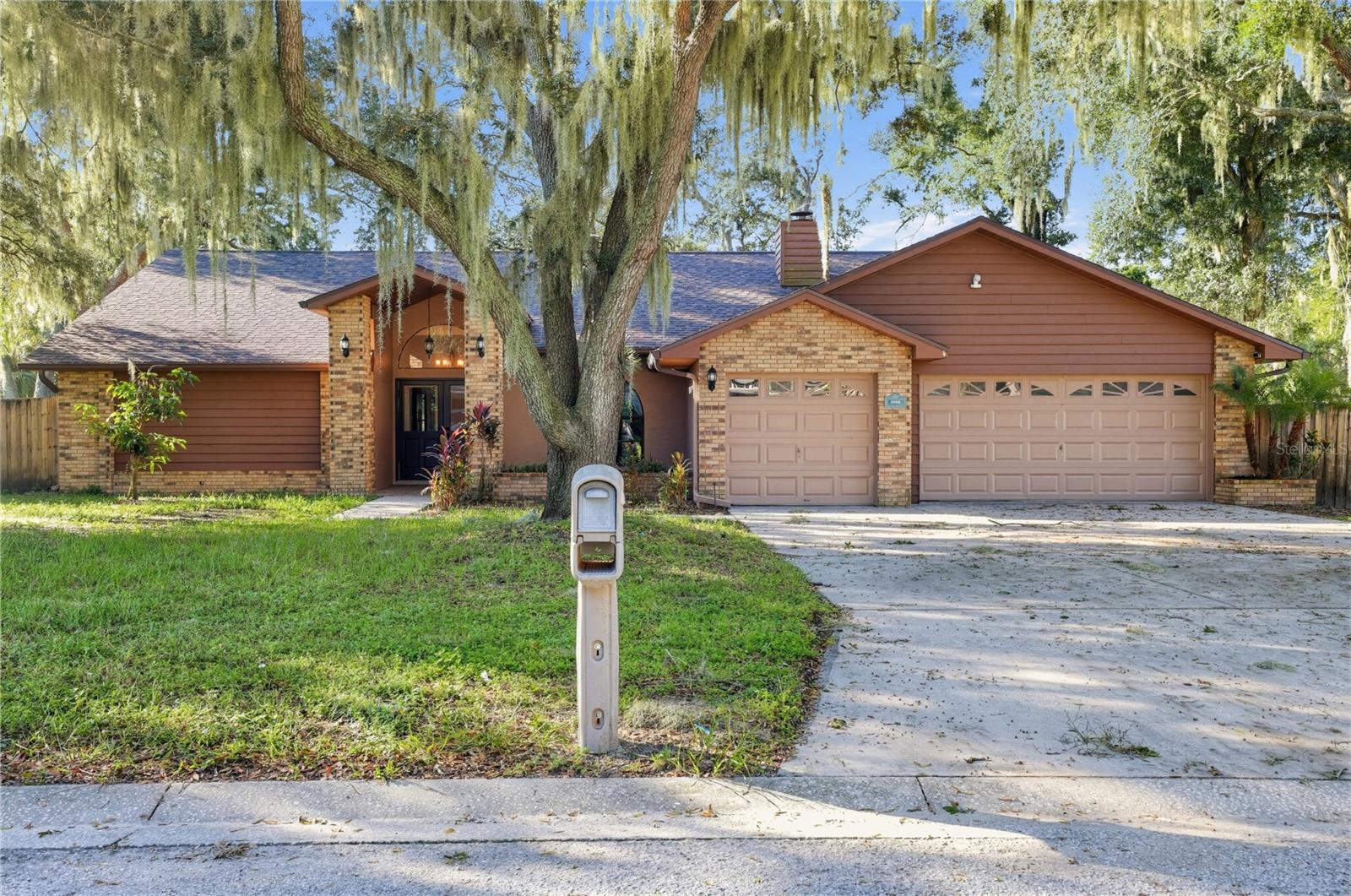 Photo of 1005 HOLLYBERRY COURT BRANDON FL 33511