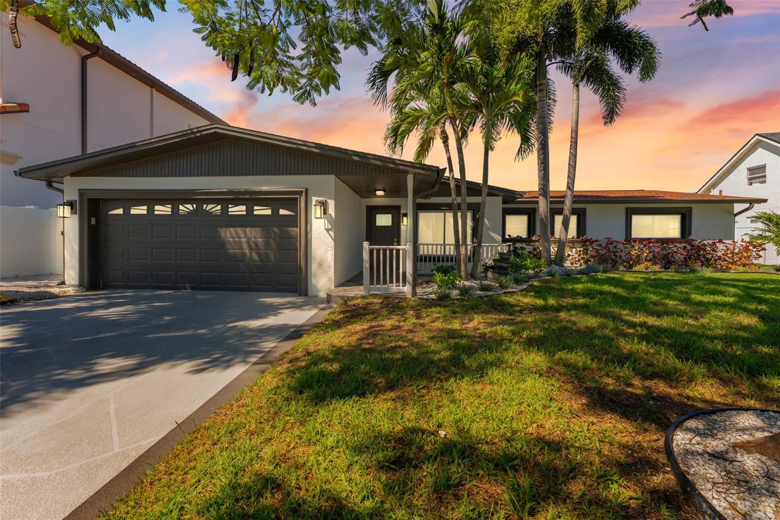 Photo of 3912 FONTAINEBLEAU DRIVE TAMPA FL 33634