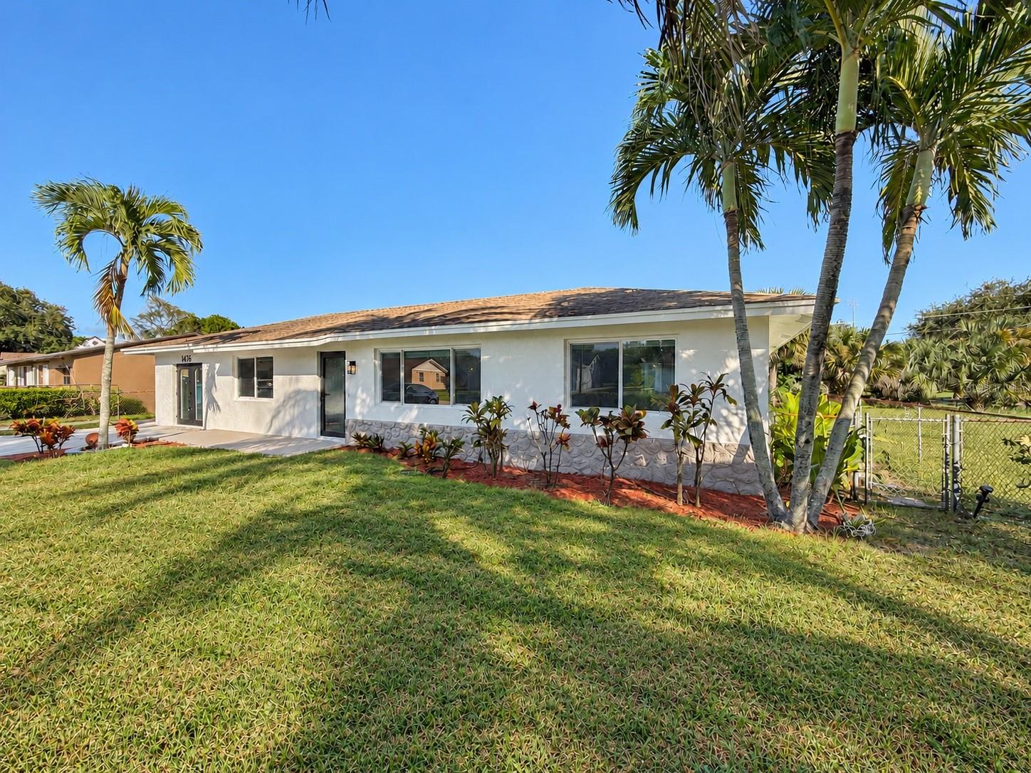 Photo of 1476 N MANGONIA DRIVE WEST PALM BEACH FL 33401
