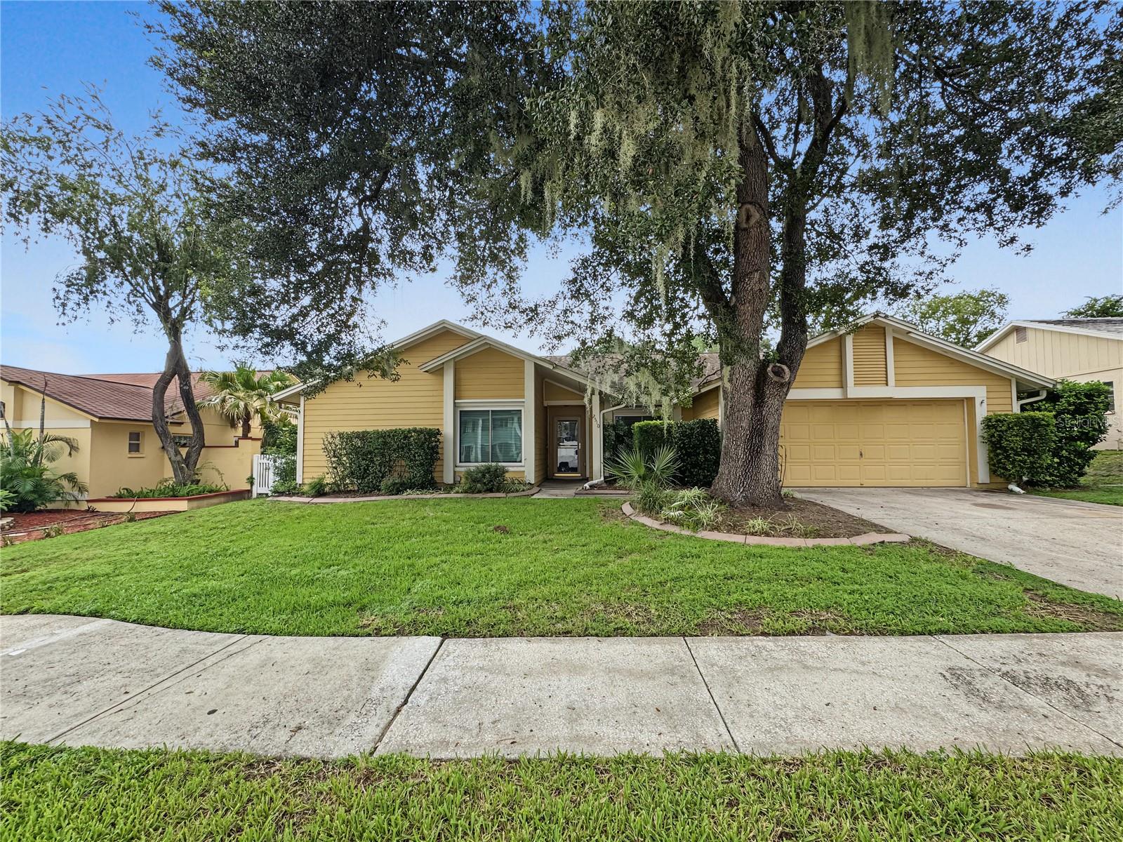 Photo of 2510 BRIMHOLLOW DRIVE VALRICO FL 33596