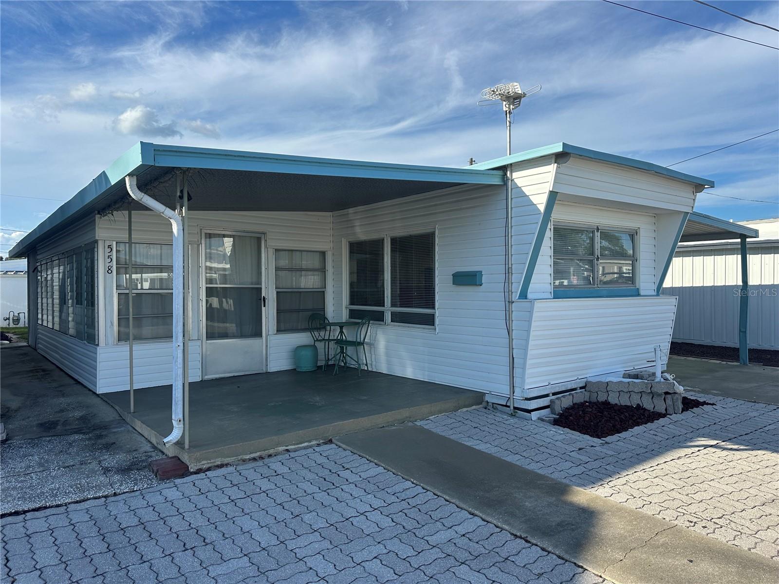 Photo of 558 SINCLAIR CIRCLE TAVARES FL 32778