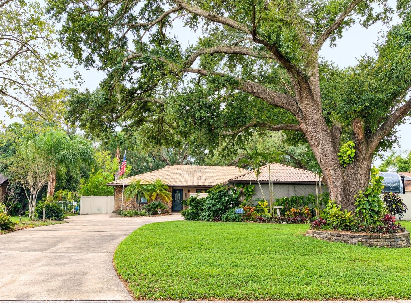 Photo of 329 HOLLOWTREE DRIVE SEFFNER FL 33584