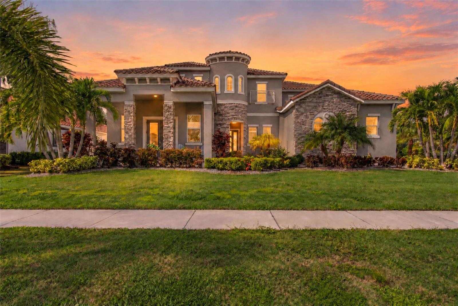 Photo of 832 MANNS HARBOR DRIVE APOLLO BEACH FL 33572
