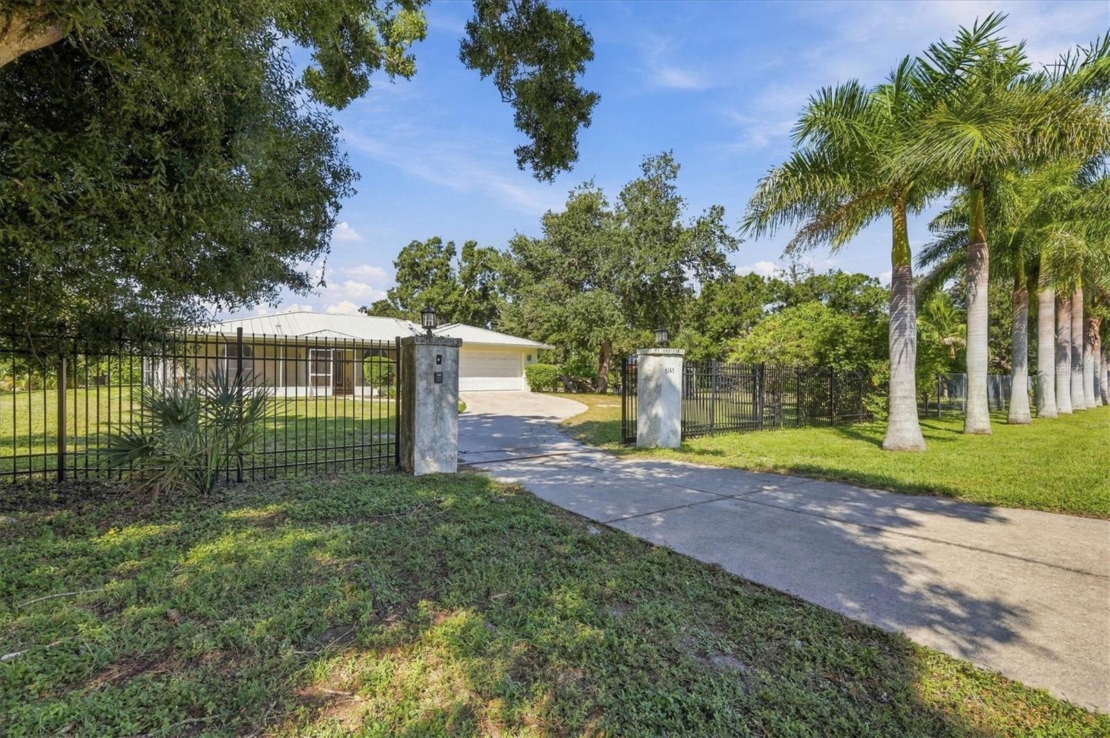 Photo of 6145 N TUTTLE AVENUE SARASOTA FL 34243