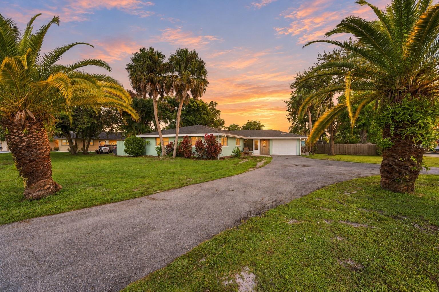 Photo of 5105 W COUNTRY CLUB DRIVE SARASOTA FL 34243