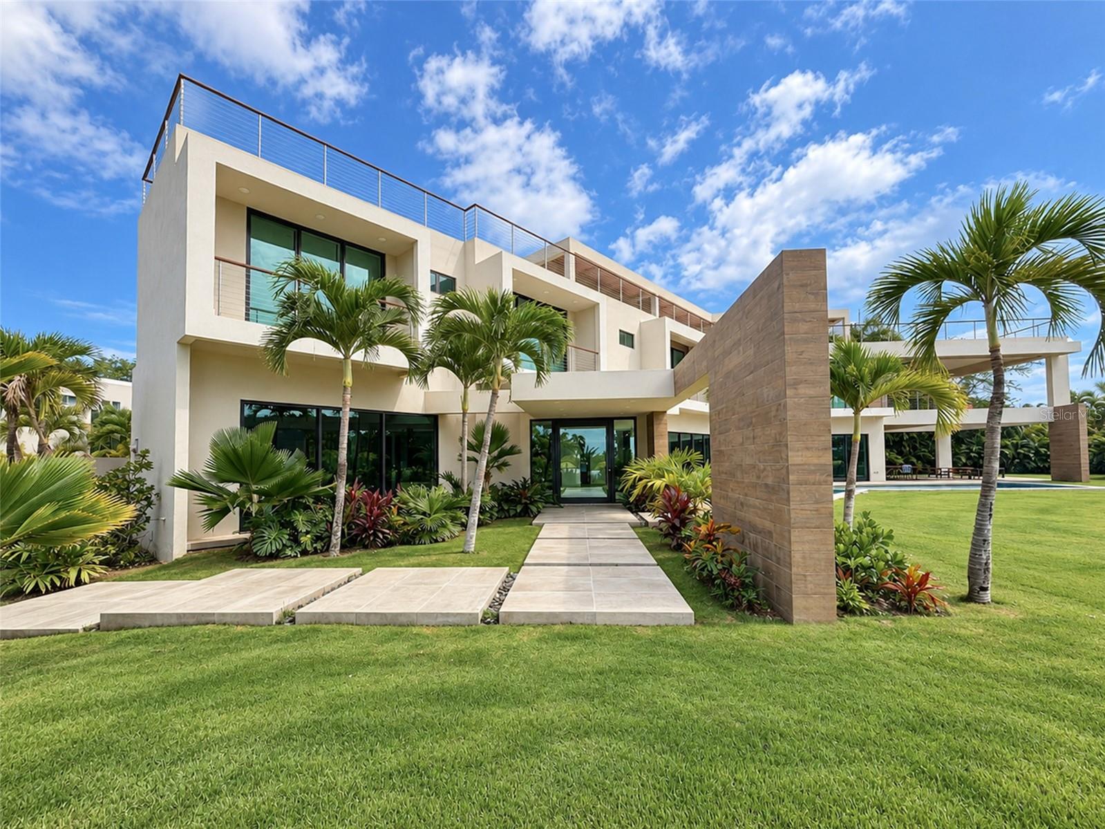 Photo of 24 LAUREN LN DORADO COUNTRY ESTATES DORADO PR 00646