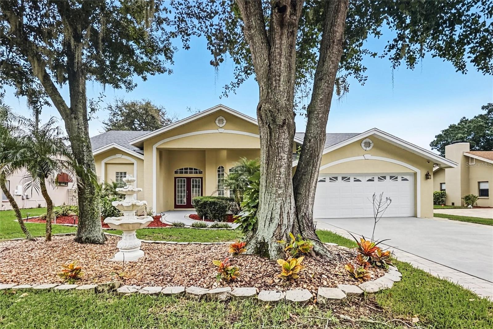 Photo of 2820 CLUBHOUSE DRIVE PLANT CITY FL 33566