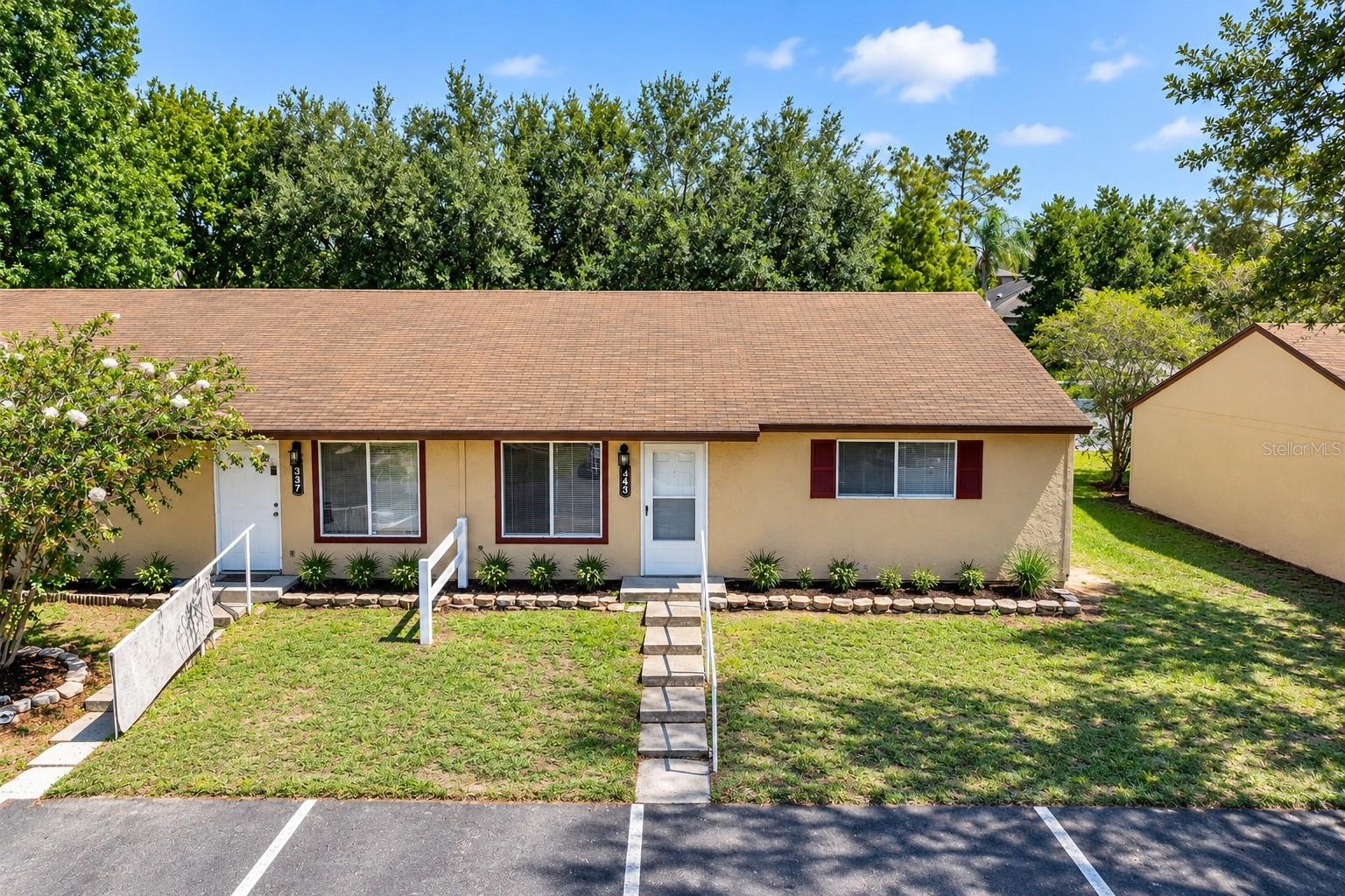 Photo of 343 E ROSEWOOD LANE #343 TAVARES FL 32778