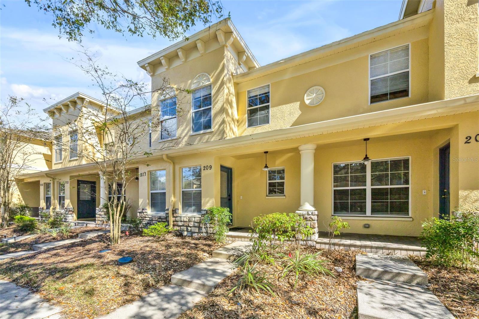 Photo of 209 DRAW BRIDGE LN VALRICO FL 33594