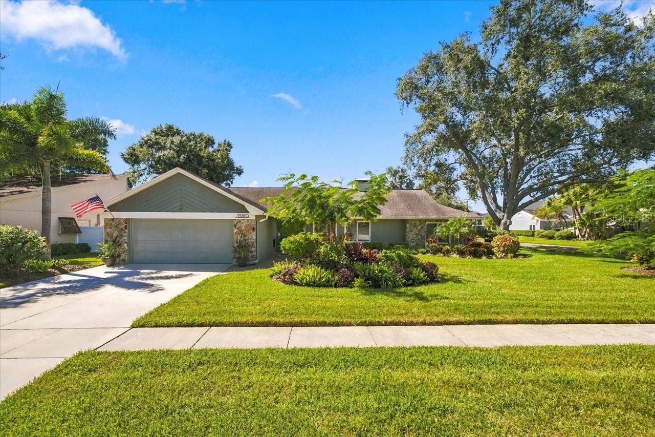 Photo of 13810 LAKE VILLAGE PLACE TAMPA FL 33618
