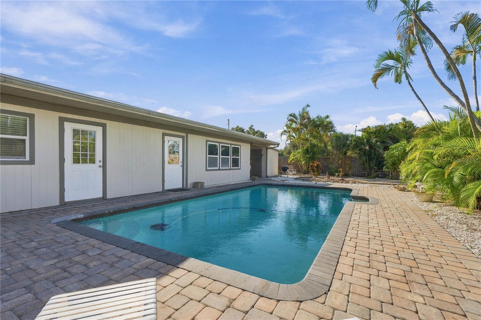Photo of 137 SUNWAY AVENUE SARASOTA FL 34237