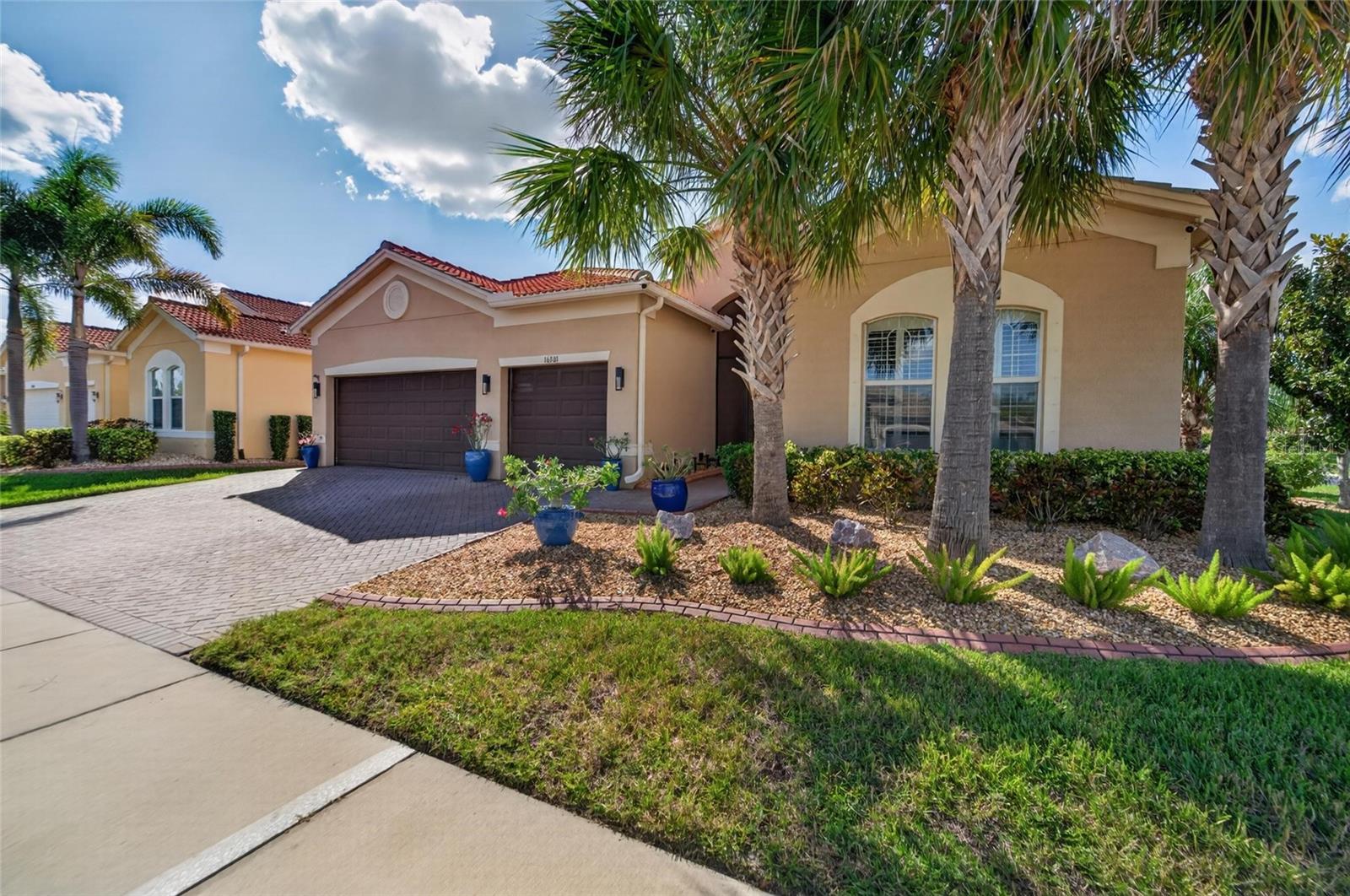Photo of 16301 GARNET GLEN PLACE WIMAUMA FL 33598