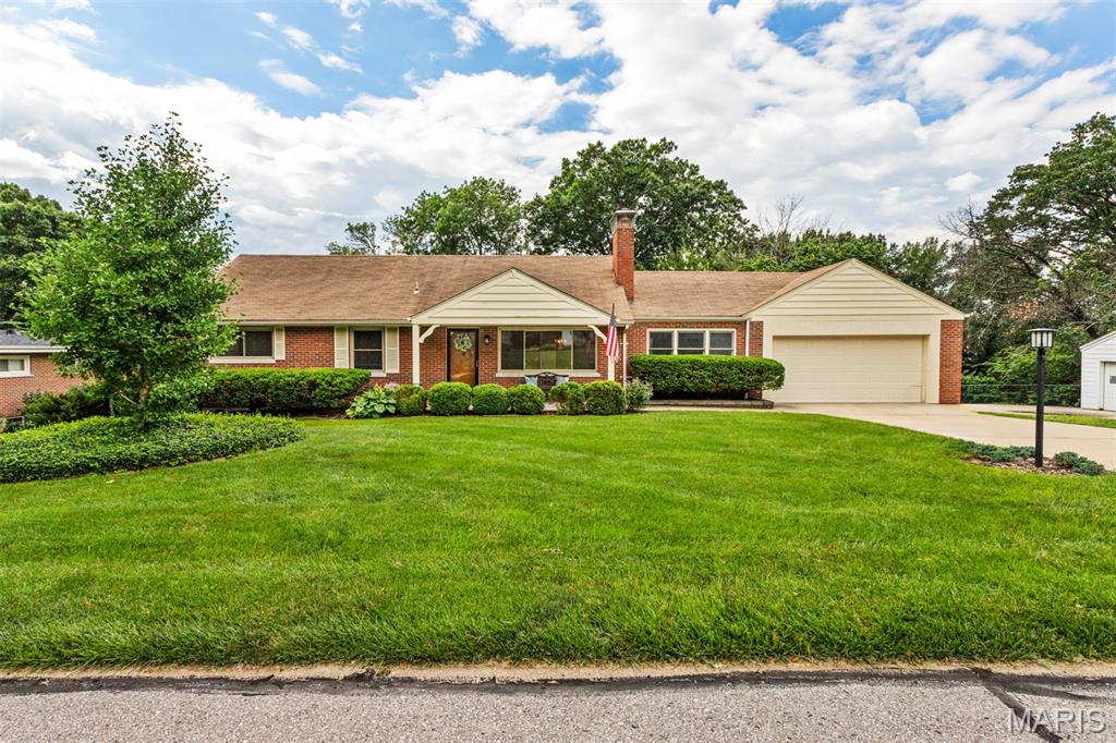 Photo of 12 Winslow Lane Des Peres MO 63131