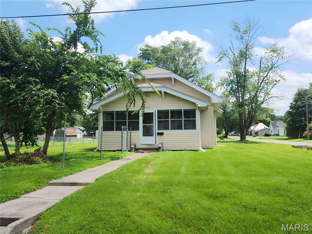Photo of 302 N 3rd Street Chaffee MO 63740