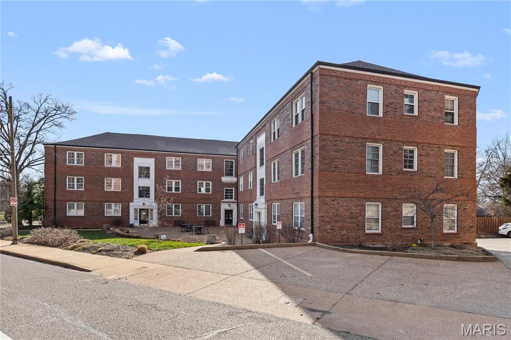 Photo of 923 S Hanley Road #A Clayton MO 63105