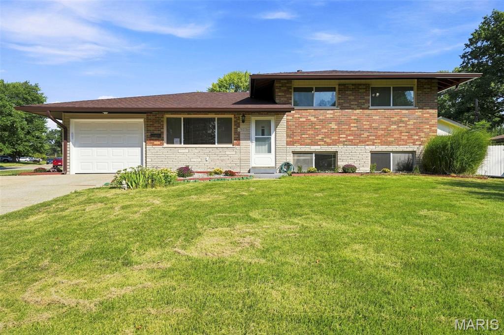 Photo of 1925 Apple Blossom Court Florissant MO 63031