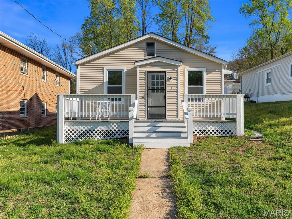 Photo of 317 E Sand Street Pacific MO 63069