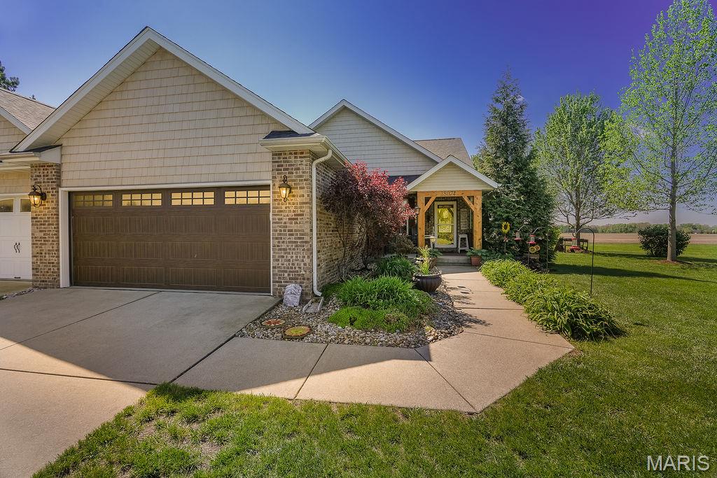 Photo of 18074 W Oxford Road Staunton IL 62088