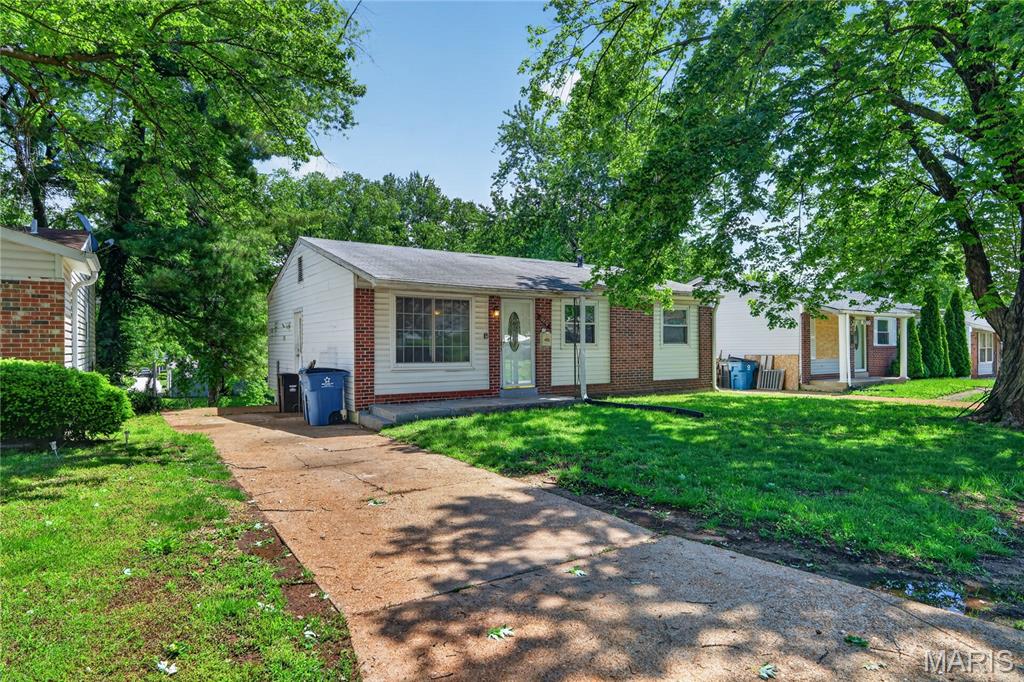 Photo of 10076 Royal Drive St Louis MO 63136