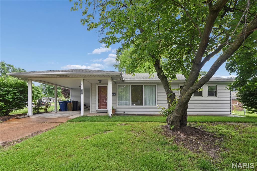Photo of 1150 Charbonier Road Florissant MO 63031