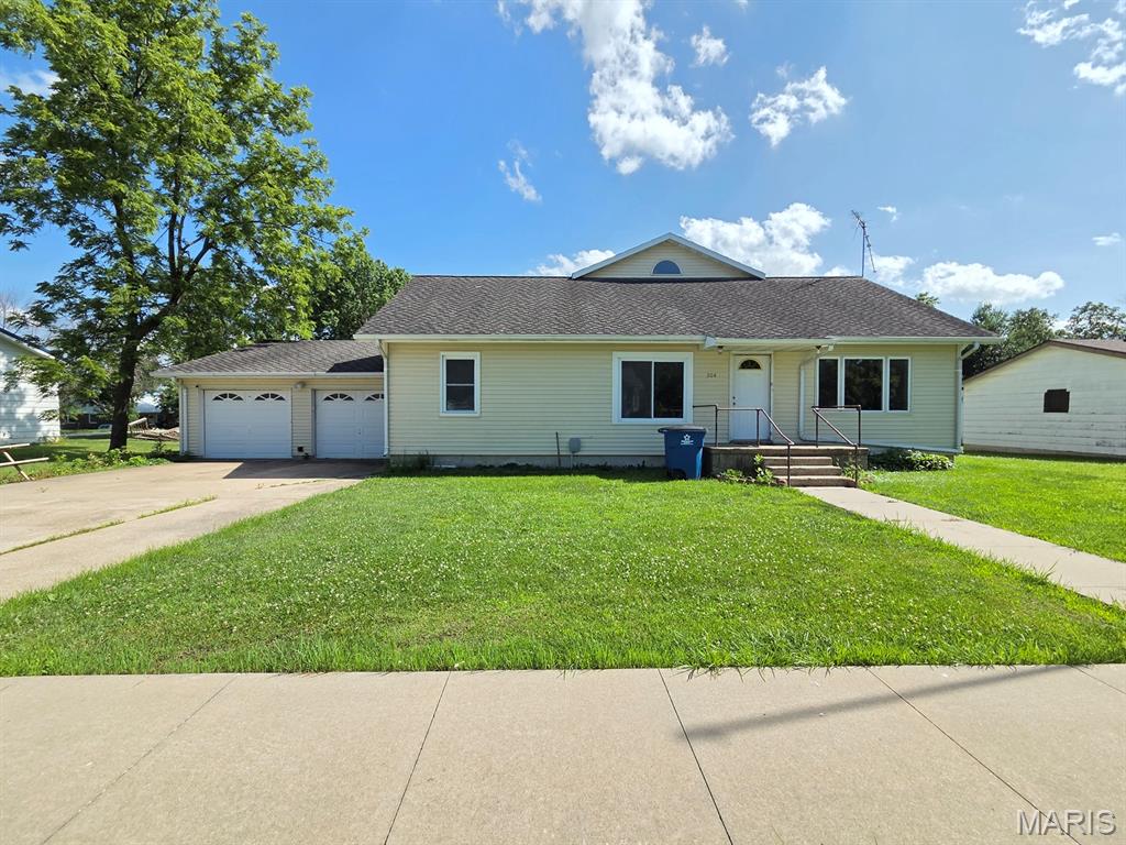 Photo of 304 E Quincy Street Lewistown MO 63452