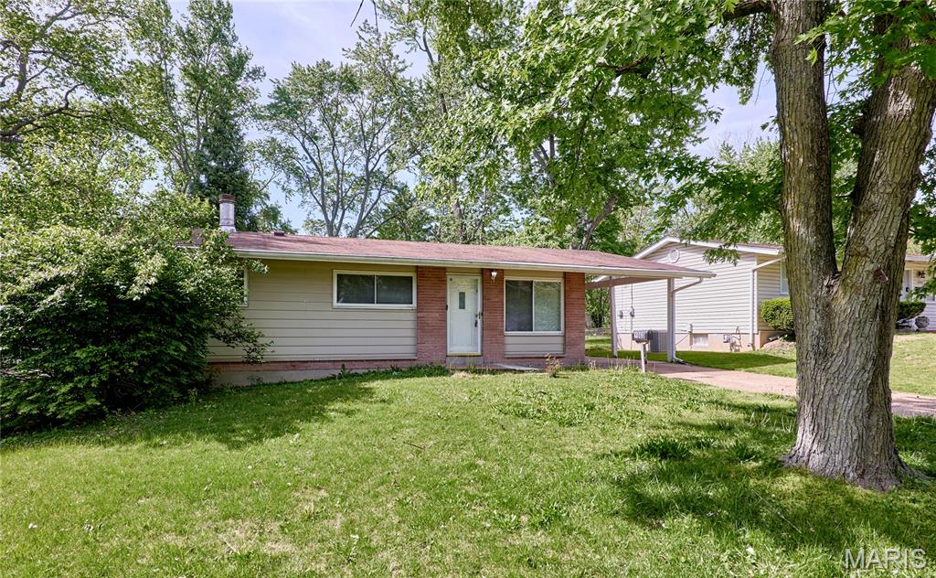 Photo of 1960 Parker Road Florissant MO 63033
