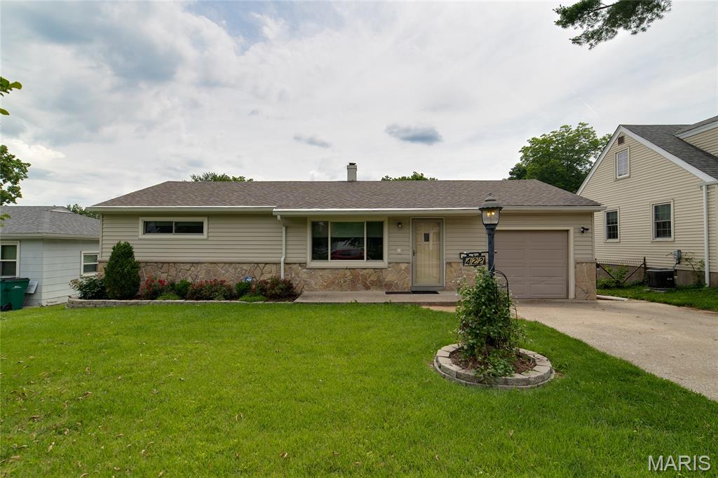 Photo of 422 Barron Lane Webster Groves MO 63119