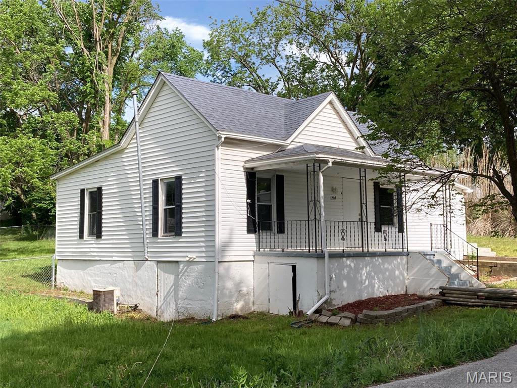 Photo of 1205 Madison Street Centertown MO 65023