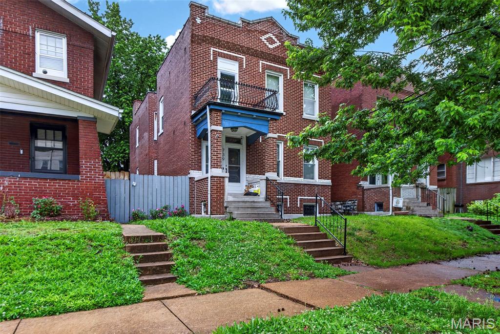 Photo of 739 Dover Place St Louis MO 63111