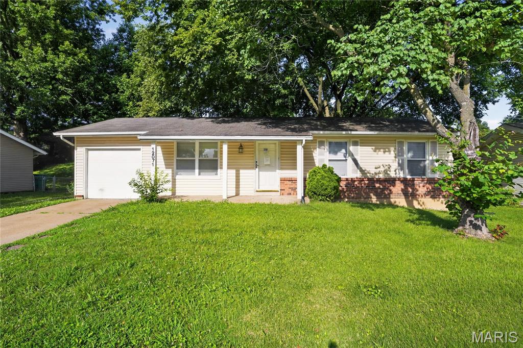 Photo of 12071 El Camara Drive Florissant MO 63033