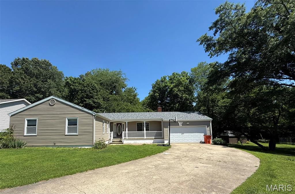Photo of 1327 Morning Glory Drive Vandalia IL 62471