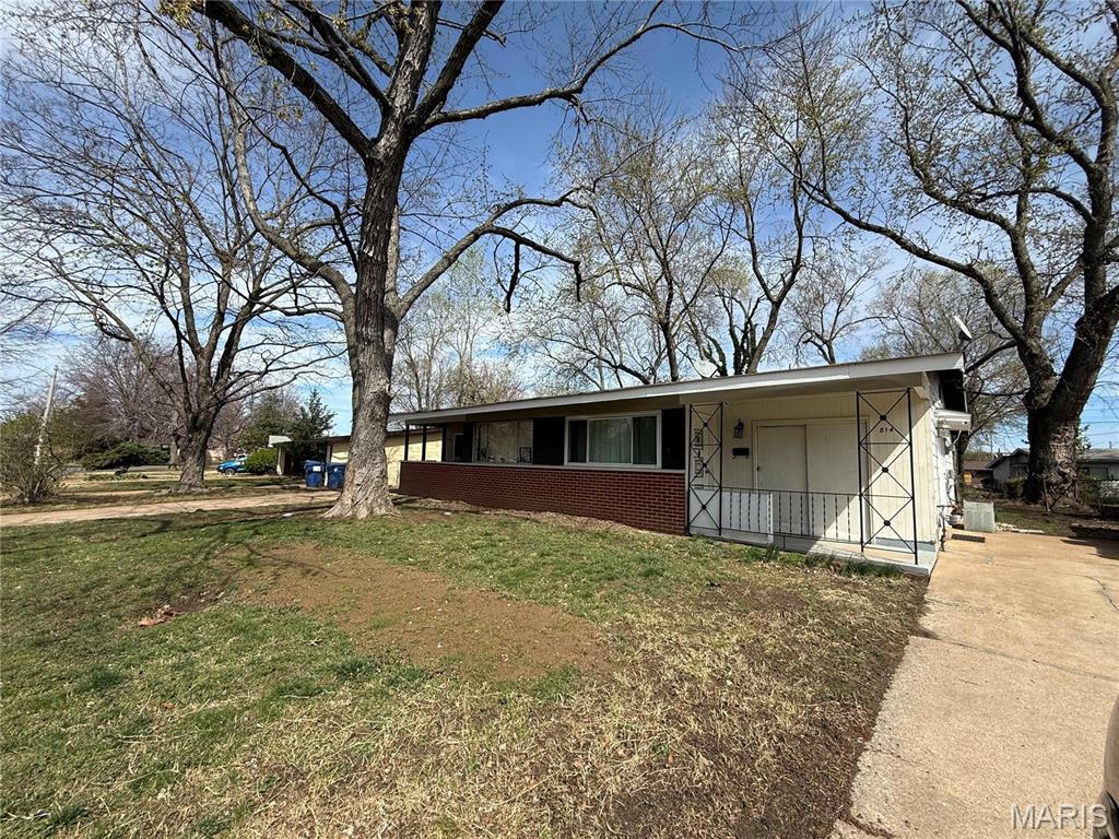 Photo of 810 Loyola Drive Florissant MO 63031