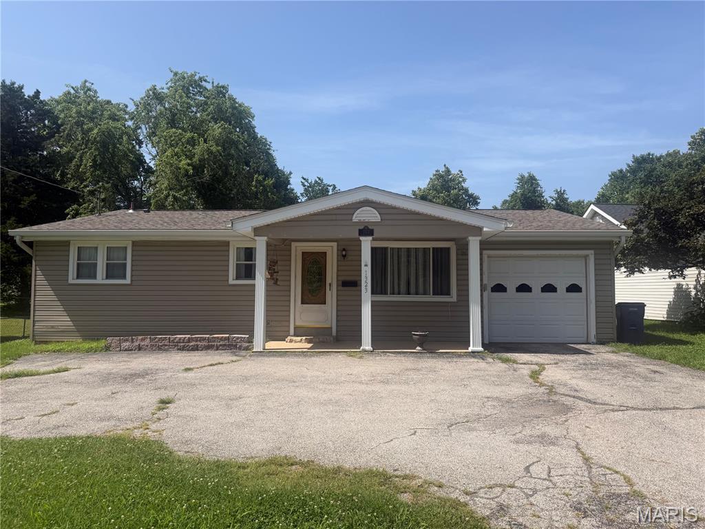 Photo of 1323 W Congress Street Pacific MO 63069