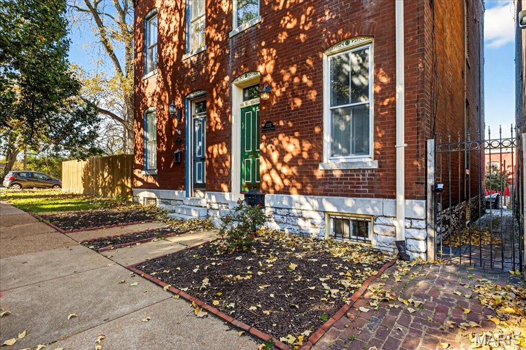 Photo of 1323 Shenandoah Avenue St Louis MO 63104