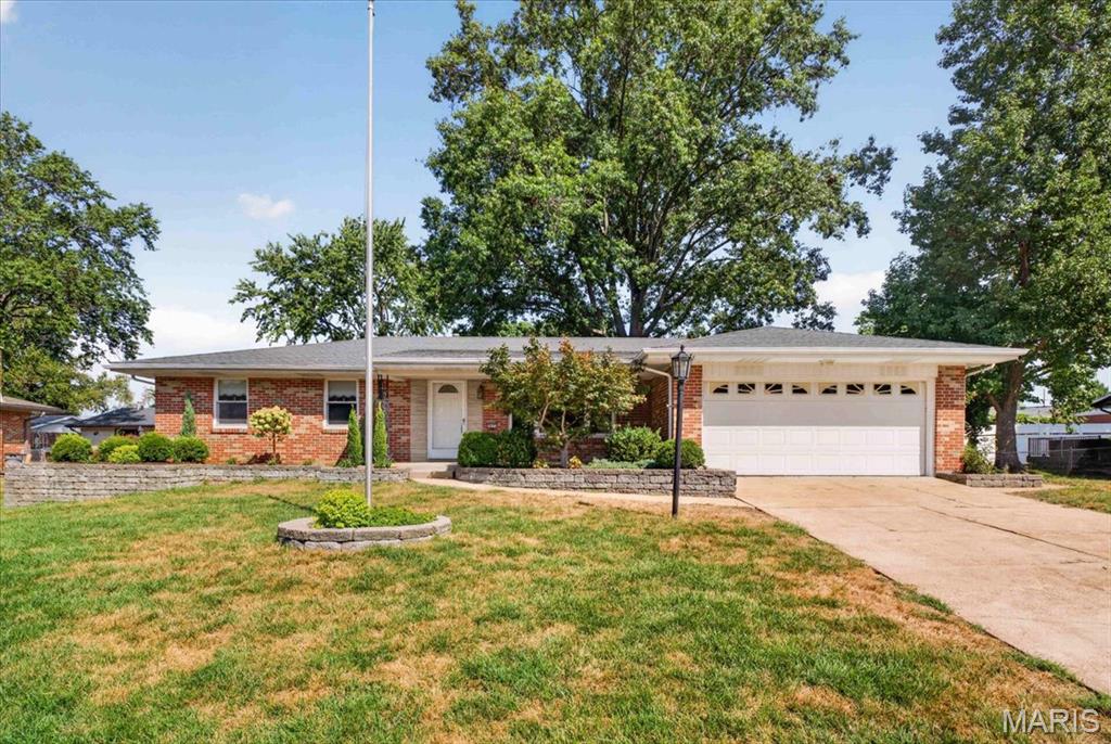Photo of 5827 Pebble Oak Drive St Louis MO 63128