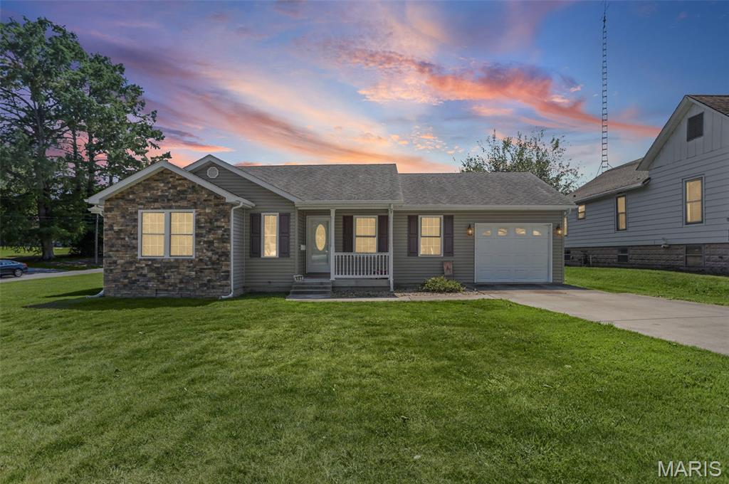 Photo of 607 E Park Street Duquoin IL 62832