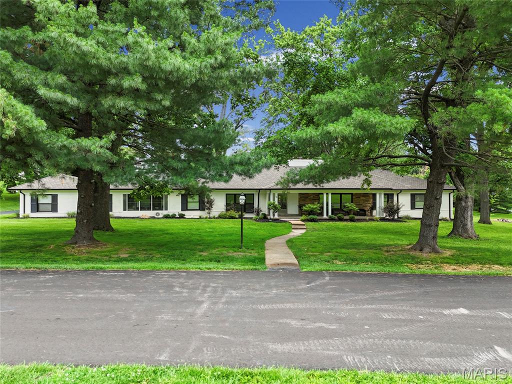 Photo of 18 Country Aire Drive Town and Country MO 63131